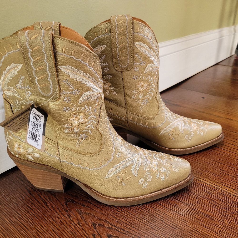 Gold Cowgirl Boots size 6